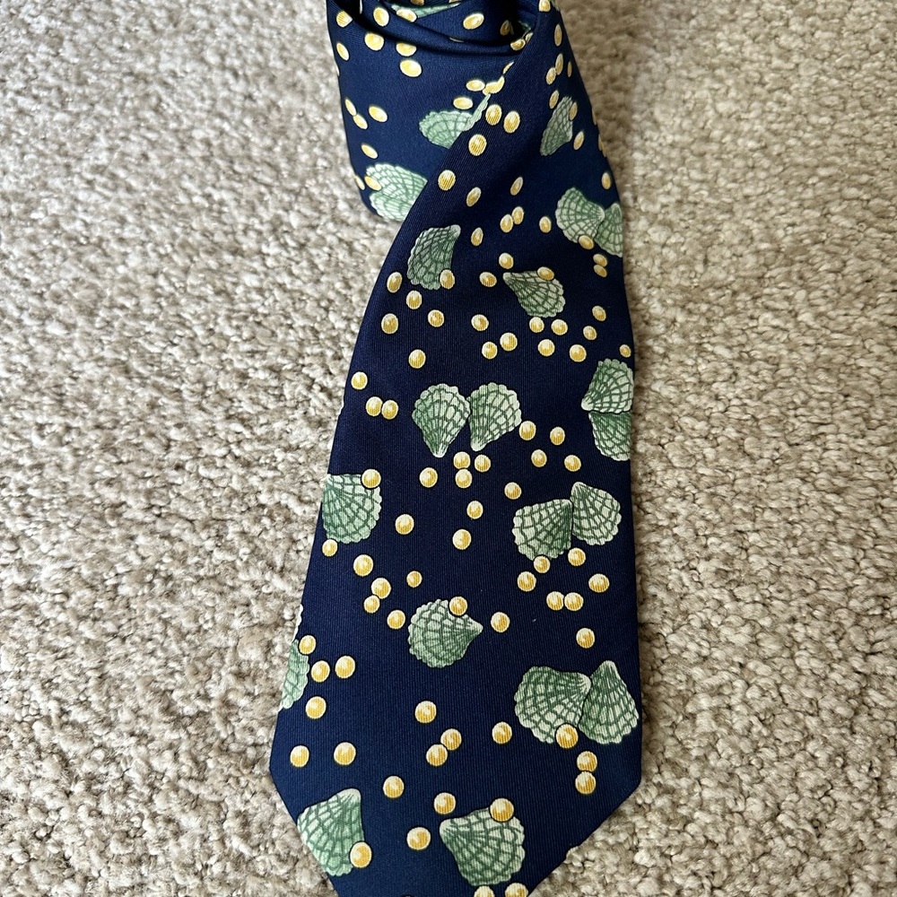 100% silk Hermes Neck Tie (mint condition)